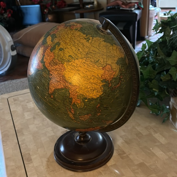 COPY - Antique world globe in perfect condition.. wood base   17” tall. C 39” a… - Picture 3 of 5